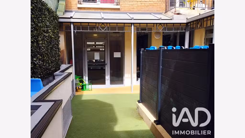Vente murs crèche 490m² excellent état Paris 75017