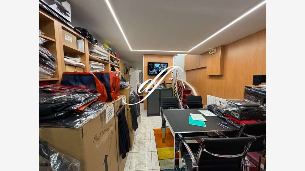 AV murs libres 132m² spécial investisseur Paris 18