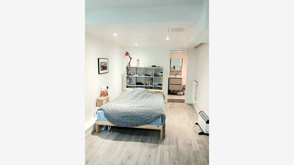 AV local commercial 69m² avec studio à Paris 75018