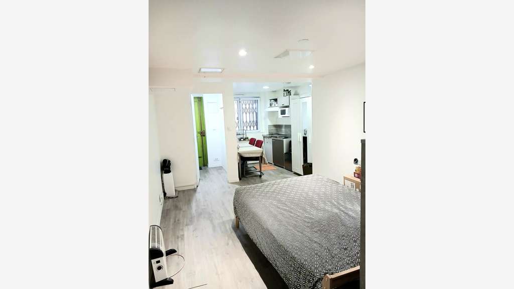 AV local commercial 69m² avec studio à Paris 75018