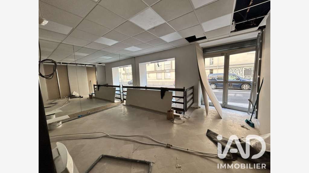 Cède local commercial de 60m² + réserve à Paris 20