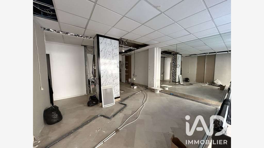 Cède local commercial de 60m² + réserve à Paris 20