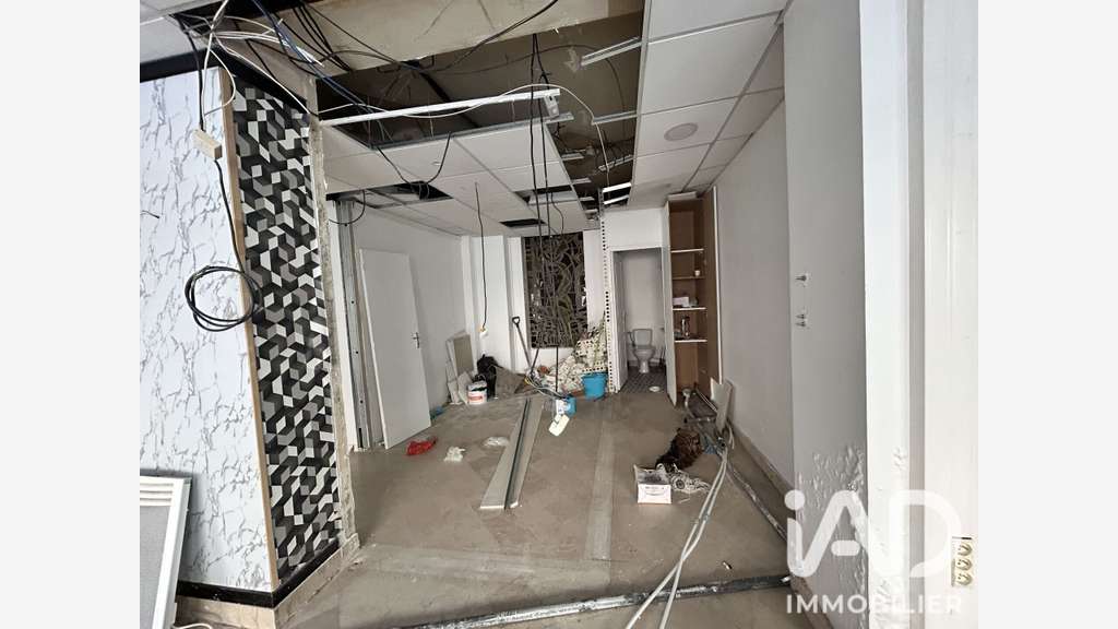 Cède local commercial de 60m² + réserve à Paris 20