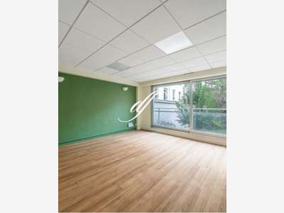 Cède local bureaux 80m² lumineux R+1 à Paris 75005