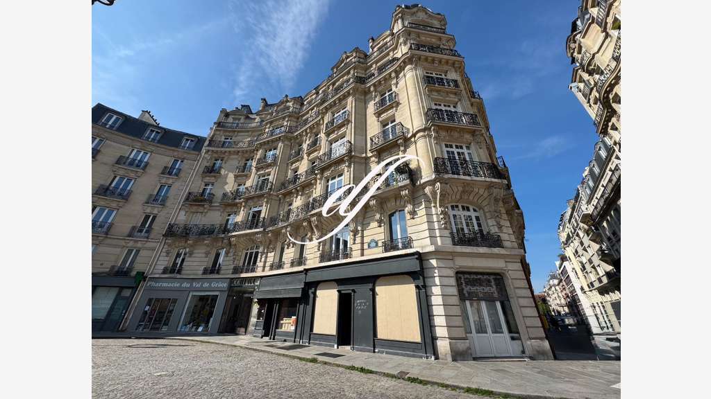 Vente local libre 70m² à Paris 5e Place Laveran