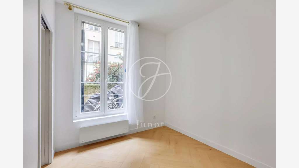 Vente local de 48m² à Paris 75009 Rochechouart