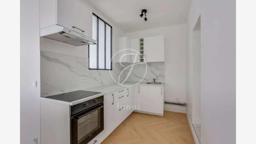 Vente local de 48m² à Paris 75009 Rochechouart