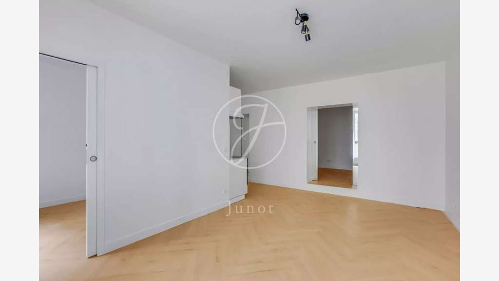 Vente local de 48m² à Paris 75009 Rochechouart