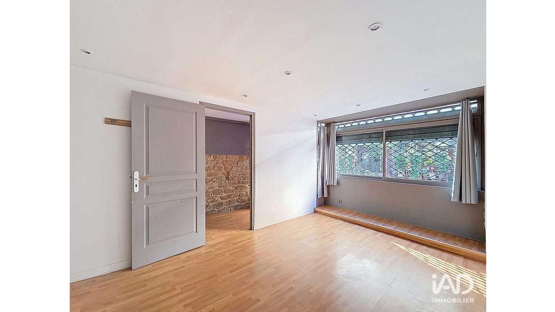 Vente murs commerciaux en duplex à Paris 9e