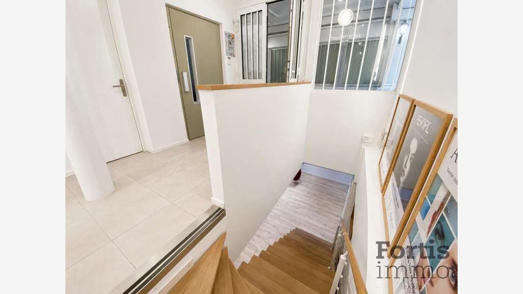 Vente murs commerciaux rénové 266m² à Paris 75009