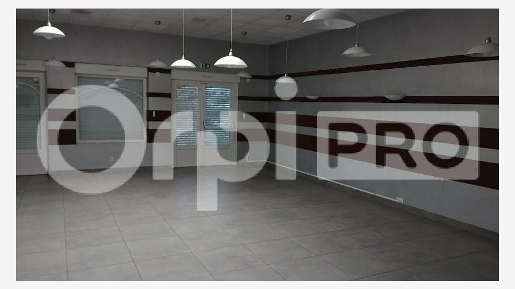Local commercial 210m² à vendre à Péronnas