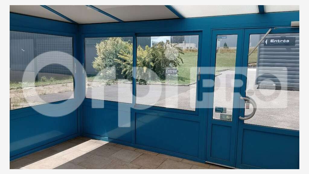Local commercial 210m² à vendre à Péronnas