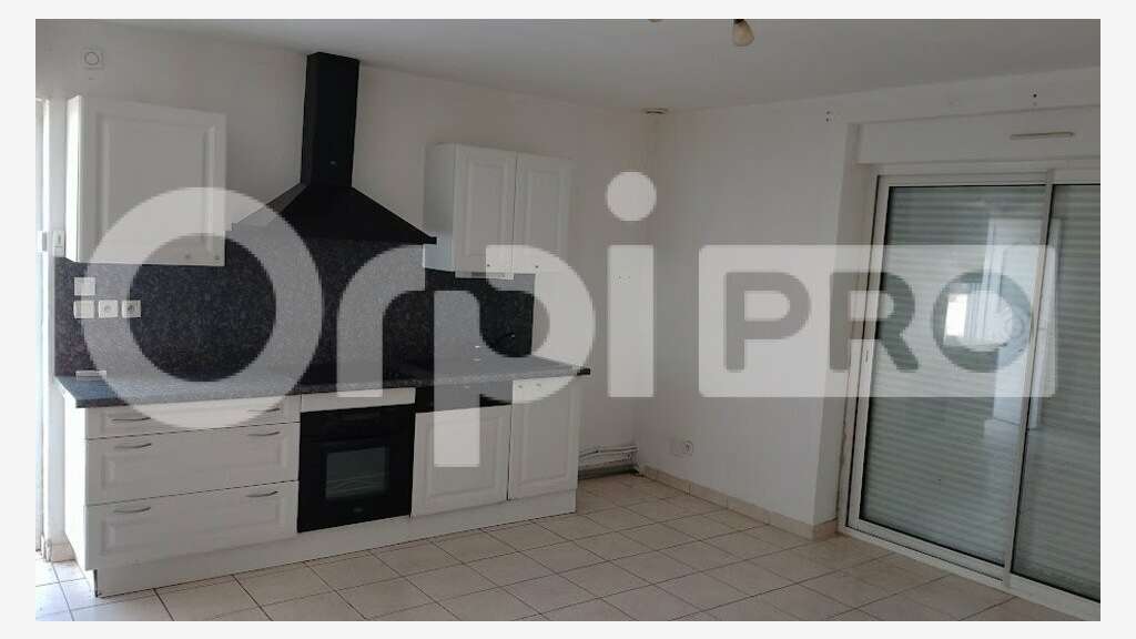 Local commercial 210m² à vendre à Péronnas