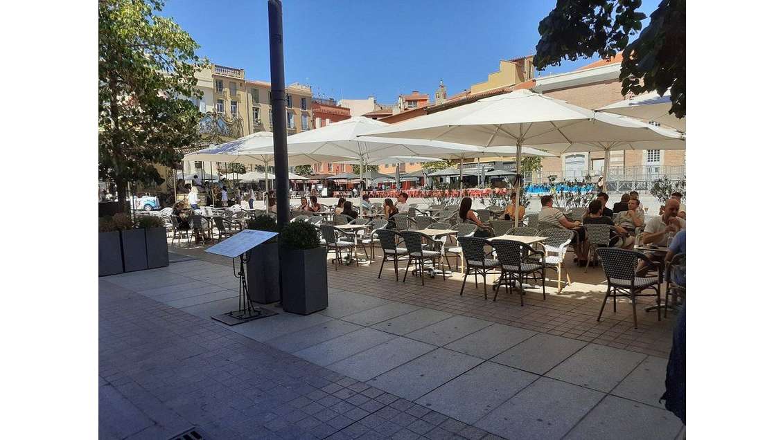 Local restaurant 300m² terrain 200m² à Perpignan 