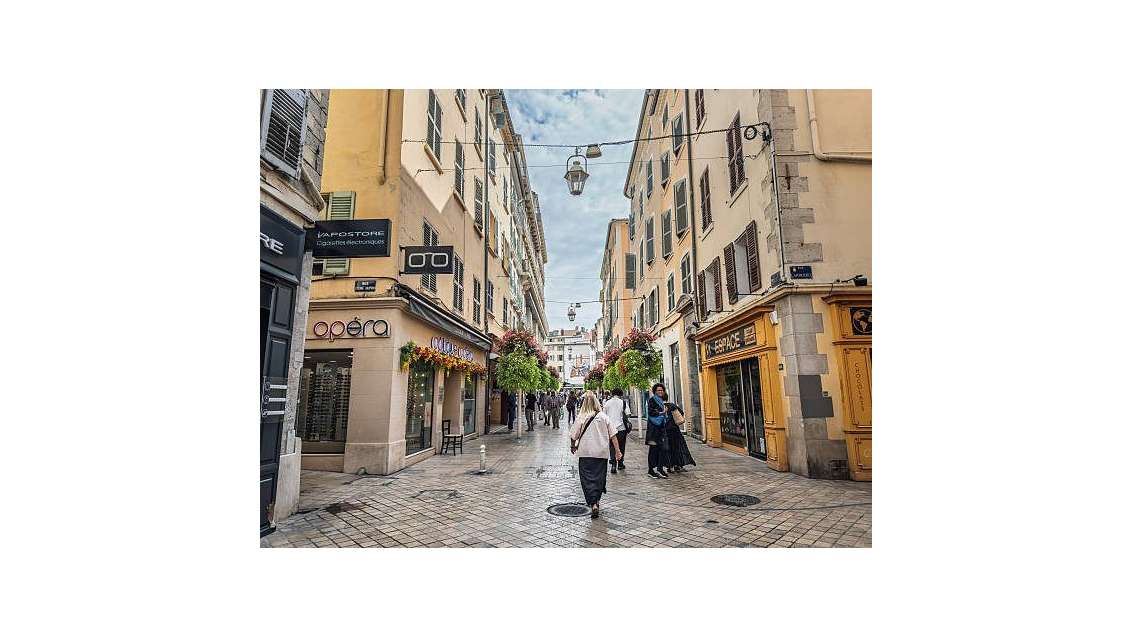 A vendre local commercial enlacement Numero 1