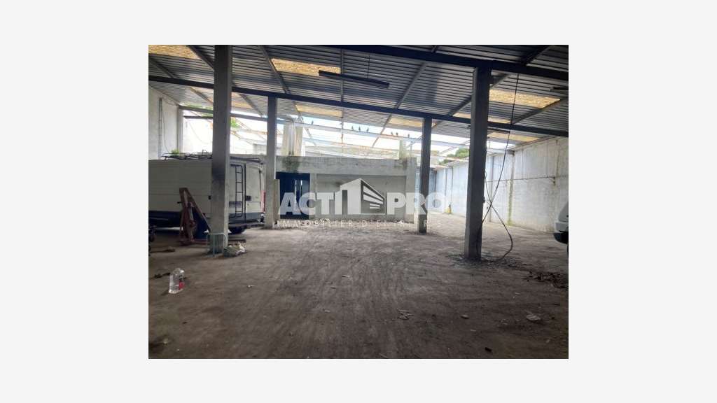 À vendre local commercial 1 886 m² à Perpignan