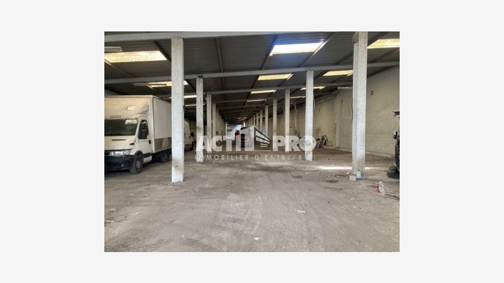 À vendre local commercial 1 886 m² à Perpignan