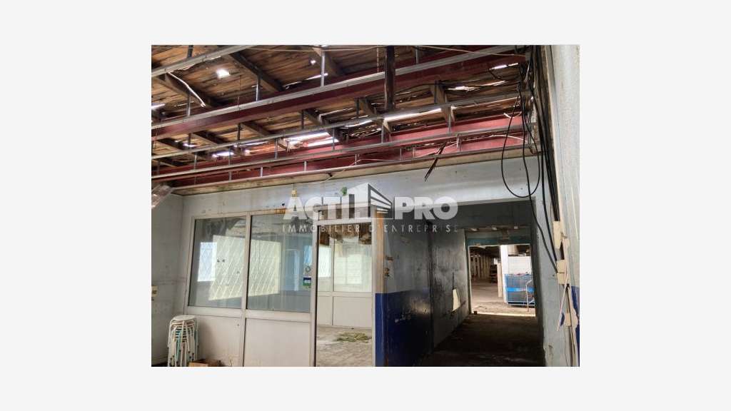 À vendre local commercial 1 886 m² à Perpignan