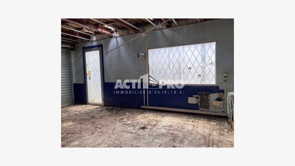 À vendre local commercial 1 886 m² à Perpignan
