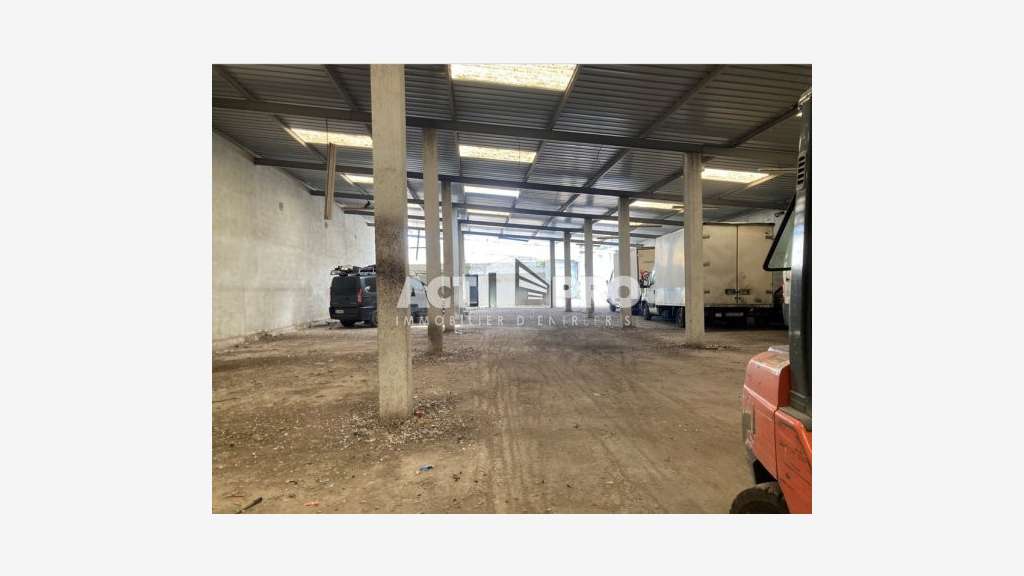 À vendre local commercial 1 886 m² à Perpignan