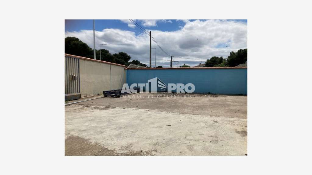 À vendre local commercial 1 886 m² à Perpignan