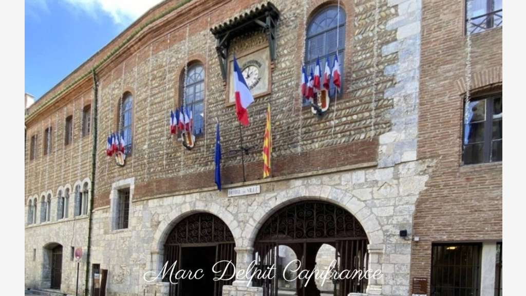 À VENDRE - LOCAL COMMERCIAL AVEC GARAGE - 