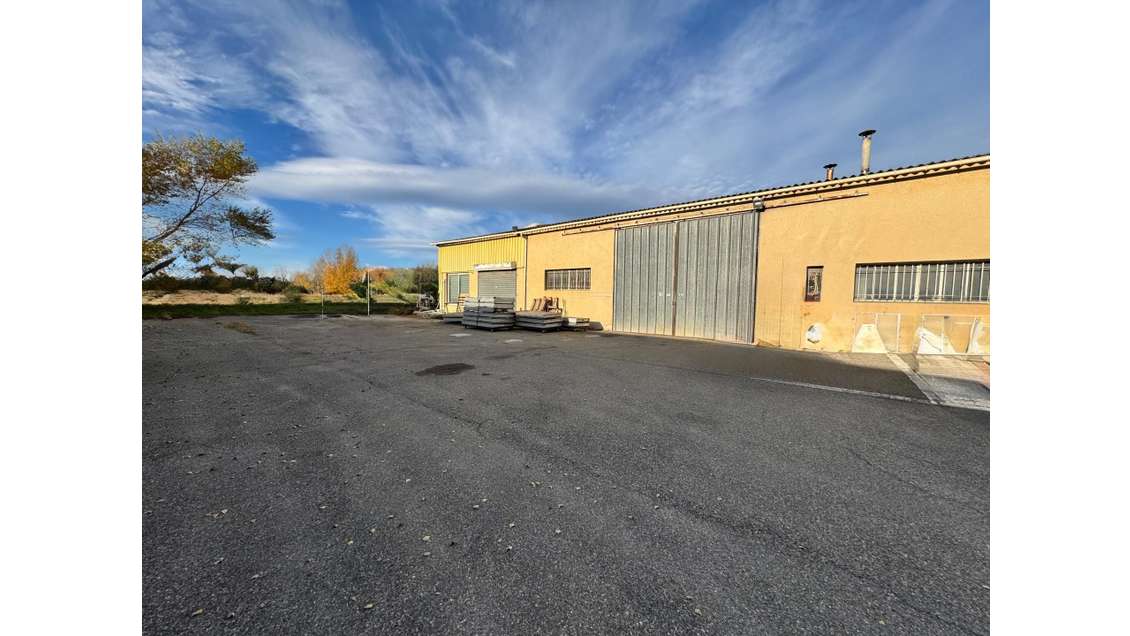 Vente local commercial libre 860m² ZA Pertuis