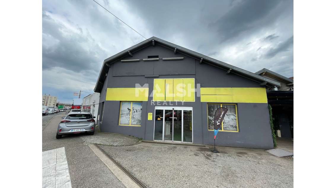 AV local commercial 254m² à Oullins-Pierre-Benite