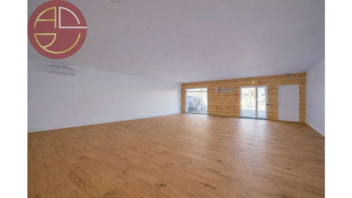 AV local commercial 485m² à Plaisance-du-Touch