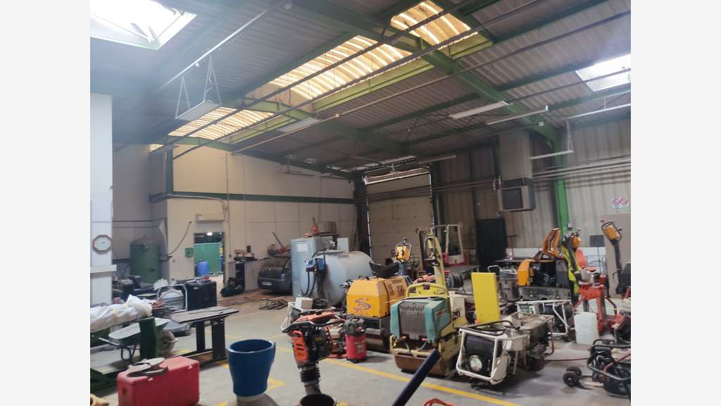 AV local d'activités 3000m² sur 7000m² à Plaisir