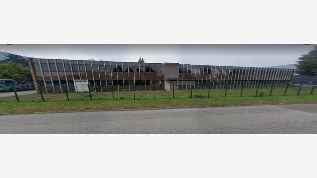 AV local d'activités 3000m² sur 7000m² à Plaisir