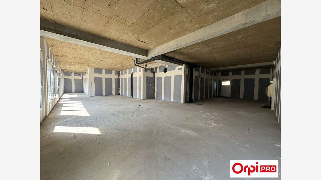 Local commercial neuf 162.56m² à vendre à Plérin