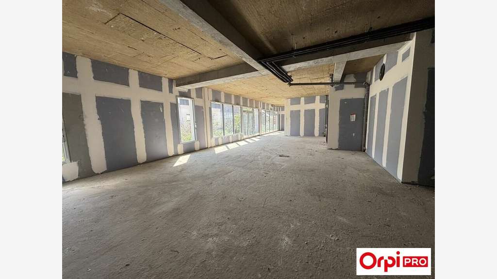 Local commercial neuf 162.56m² à vendre à Plérin