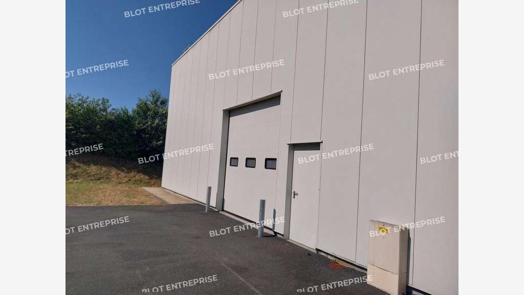 À VENDRE / À LOUER - LOCAL COMMERCIAL - 330 m² - P
