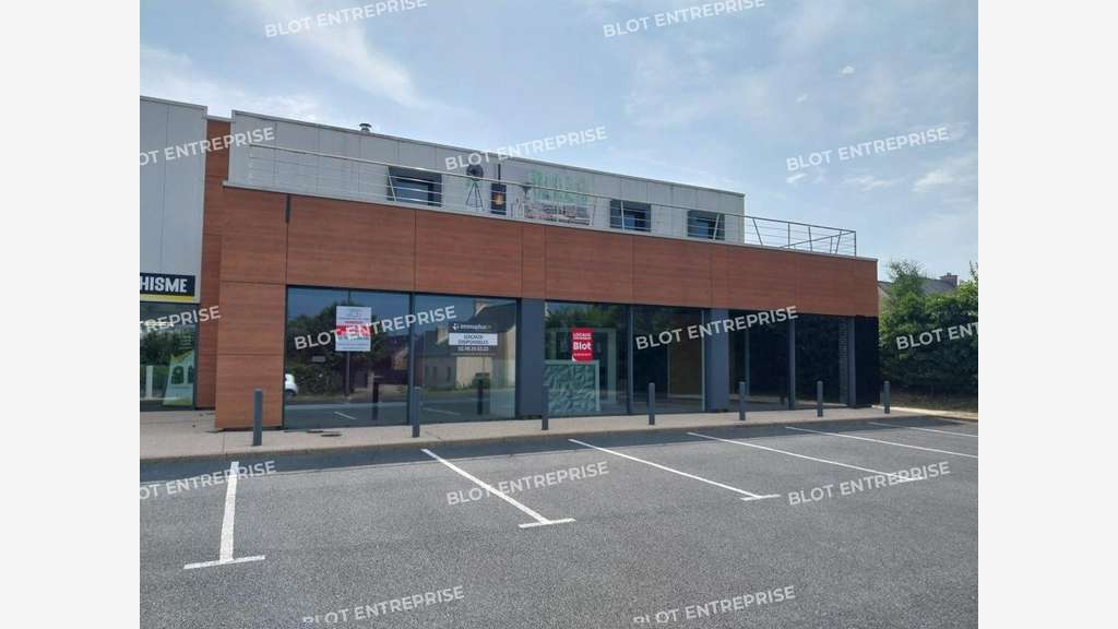 À VENDRE / À LOUER - LOCAL COMMERCIAL - 330 m² - P