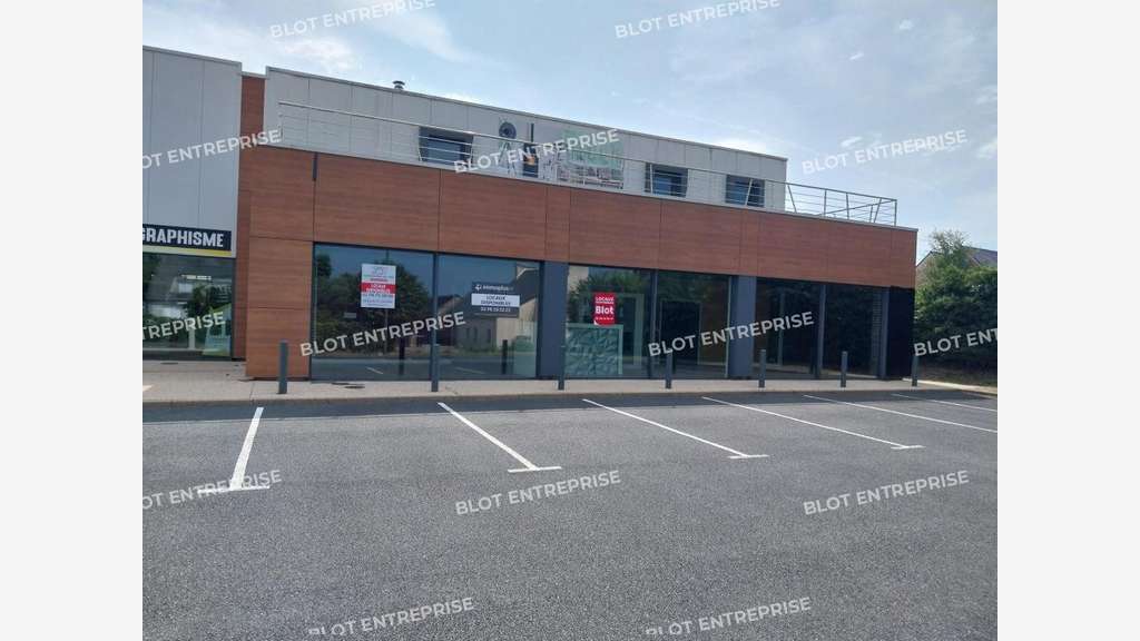 À VENDRE / À LOUER - LOCAL COMMERCIAL - 330 m² - P