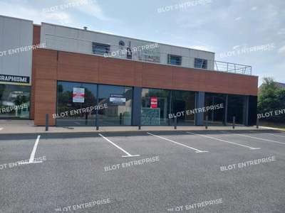 À VENDRE / À LOUER - LOCAL COMMERCIAL - 330 m² - P