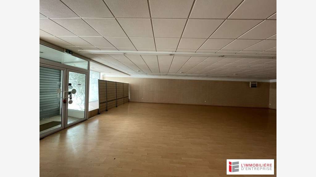 Local commercial pro de 233m² à vendre à Ploemeur