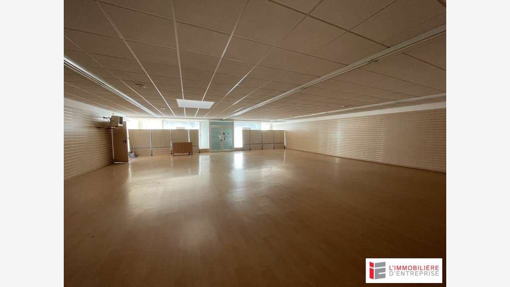 Local commercial pro de 233m² à vendre à Ploemeur