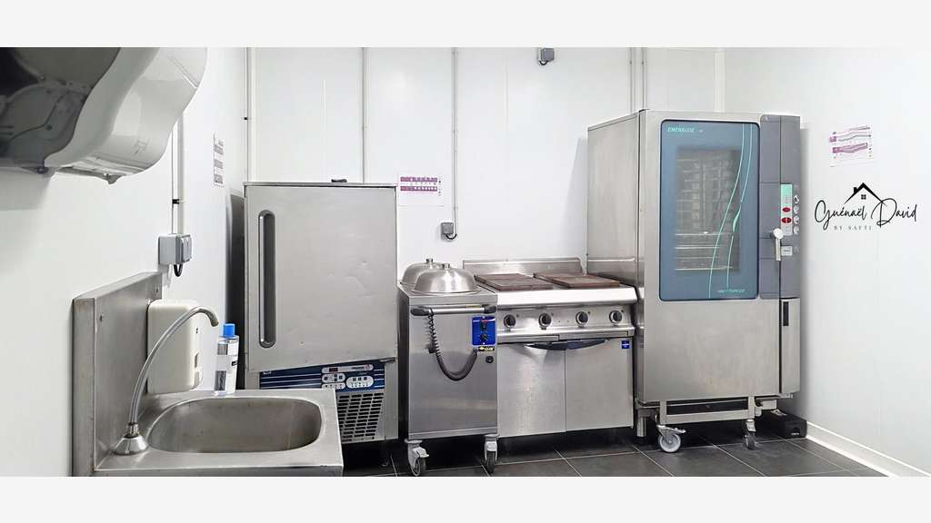 Vente local commercial polyvalent 546m² Plougoulm