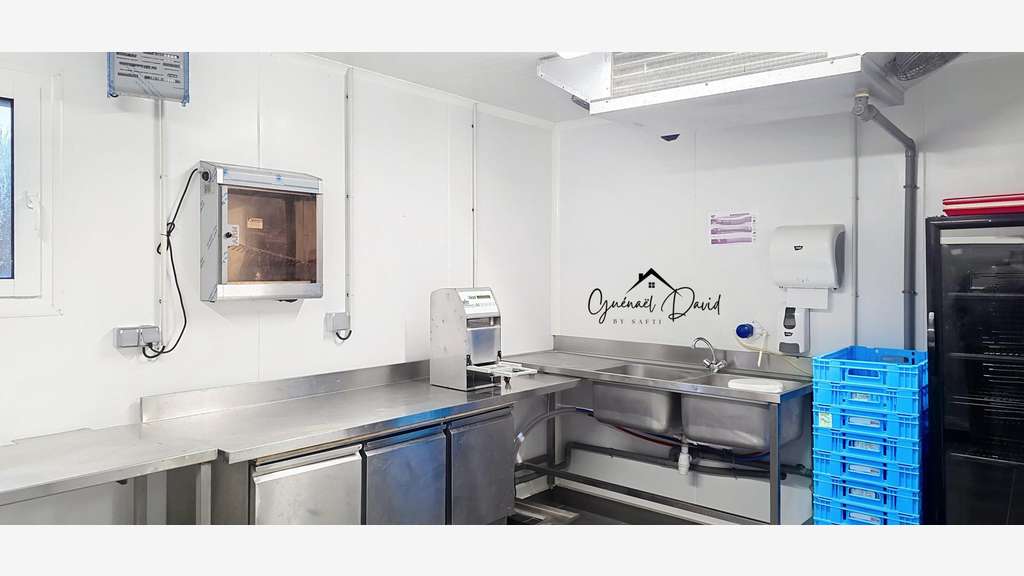 Vente local commercial polyvalent 546m² Plougoulm