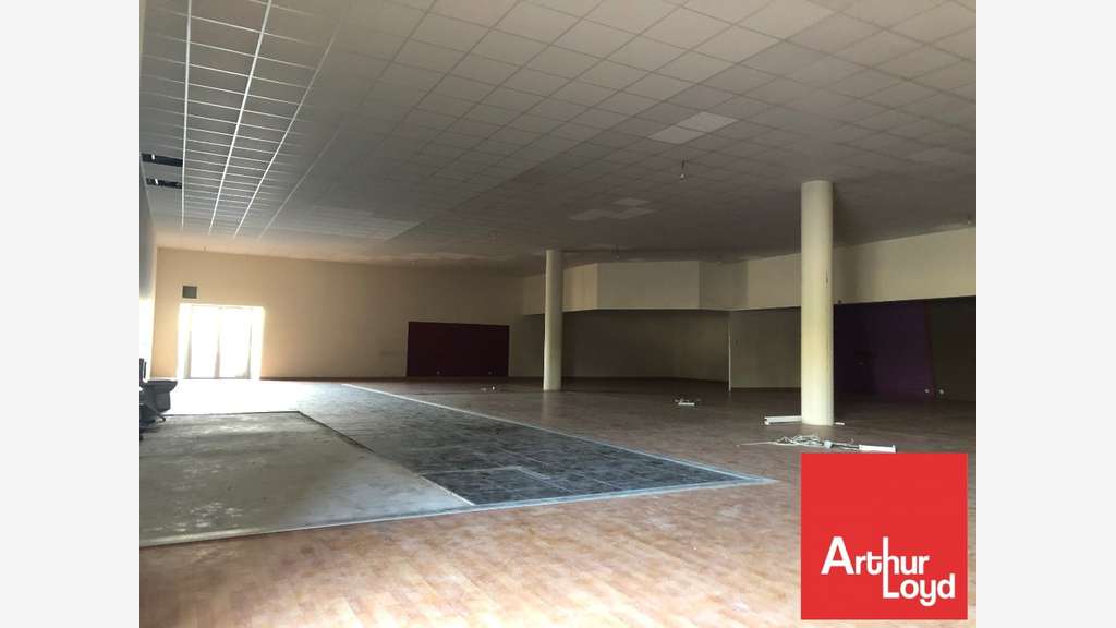 POITIERS - LOCAL COMMERCIAL à vendre