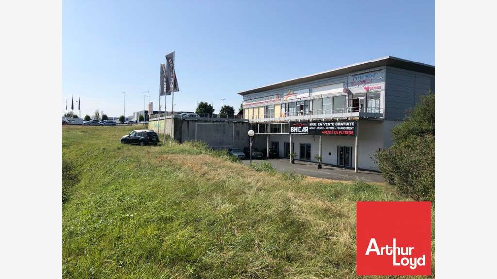 POITIERS - LOCAL COMMERCIAL à vendre