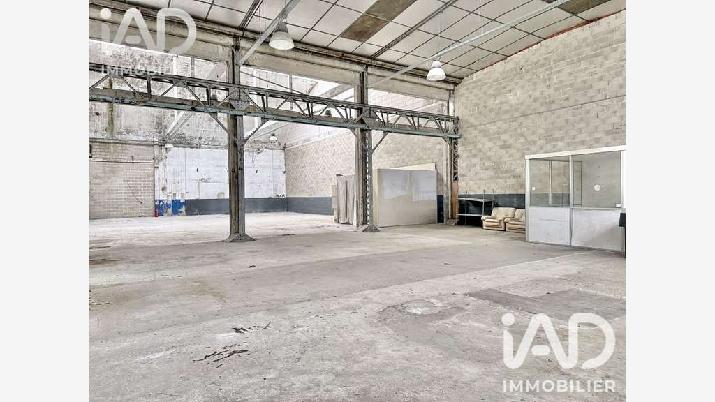 Vente entrepôt de 575m² en zi à Pommeuse
