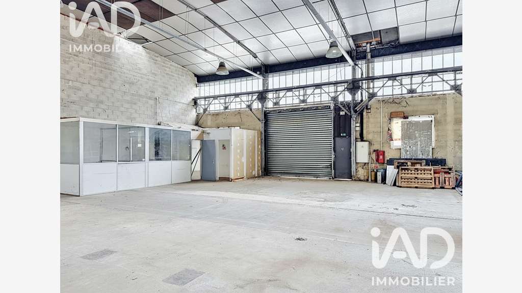 Vente entrepôt de 575m² en zi à Pommeuse