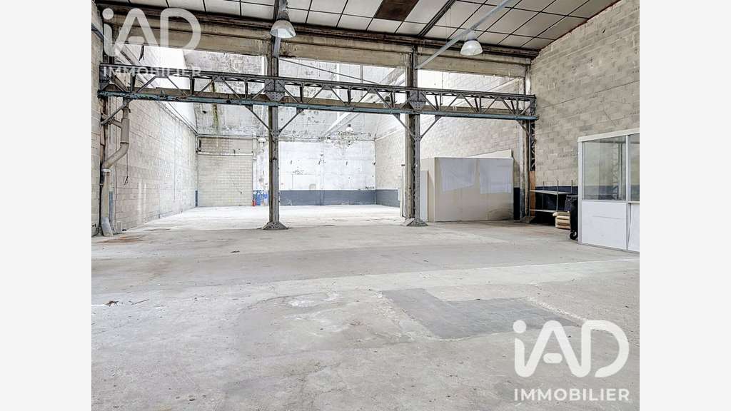 Vente entrepôt de 575m² en zi à Pommeuse
