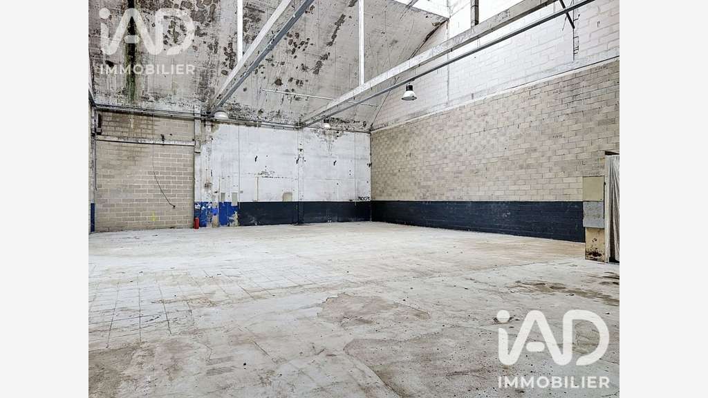 Vente entrepôt de 575m² en zi à Pommeuse