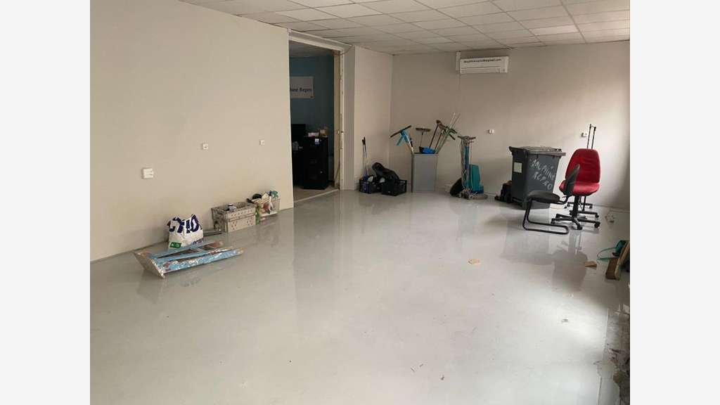 AV local commercial 80m² à Pont-de-Chéruy centre