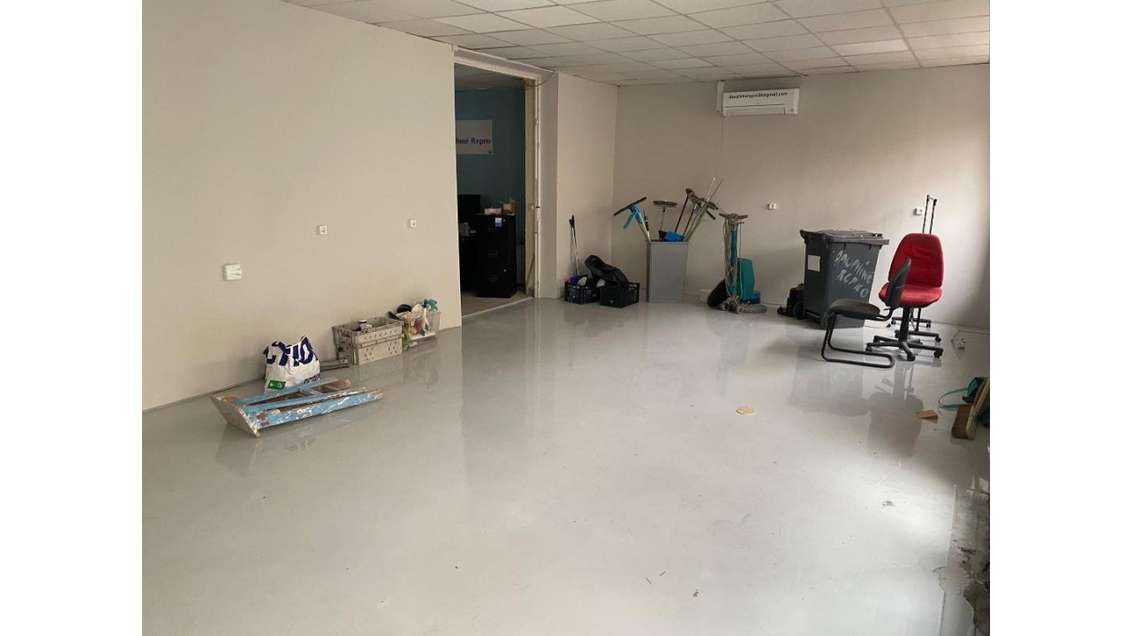 AV local commercial 80m² à Pont-de-Chéruy centre