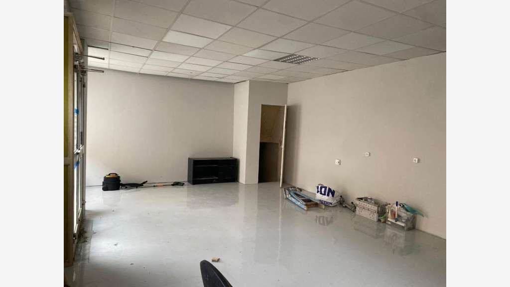AV local commercial 80m² à Pont-de-Chéruy centre